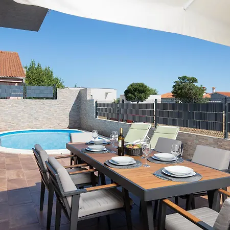 Papillon - Ausgestattete Ferienoase Villa