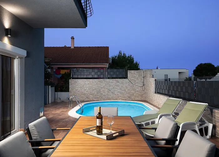 Papillon - Ausgestattete Ferienoase Villa Pula