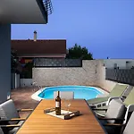 Papillon - Ausgestattete Ferienoase Villa Póla