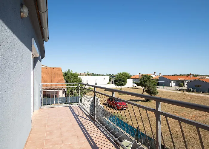 빌라 Papillon - Ausgestattete Ferienoase 풀라